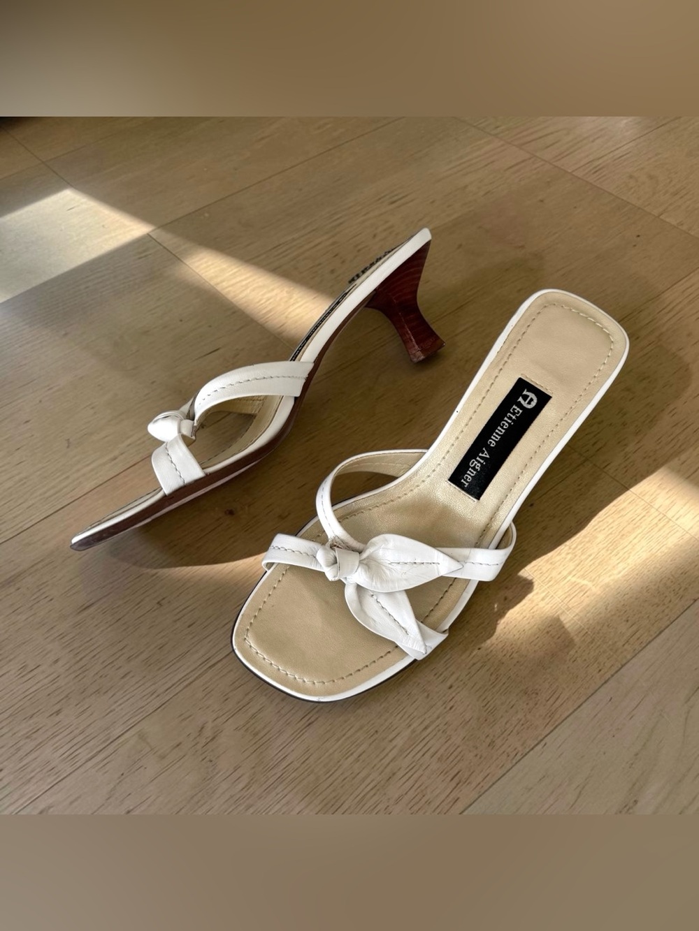 Vintage Y2K Etienne Aigner White Leather Kitten Heels Flower Appliqué